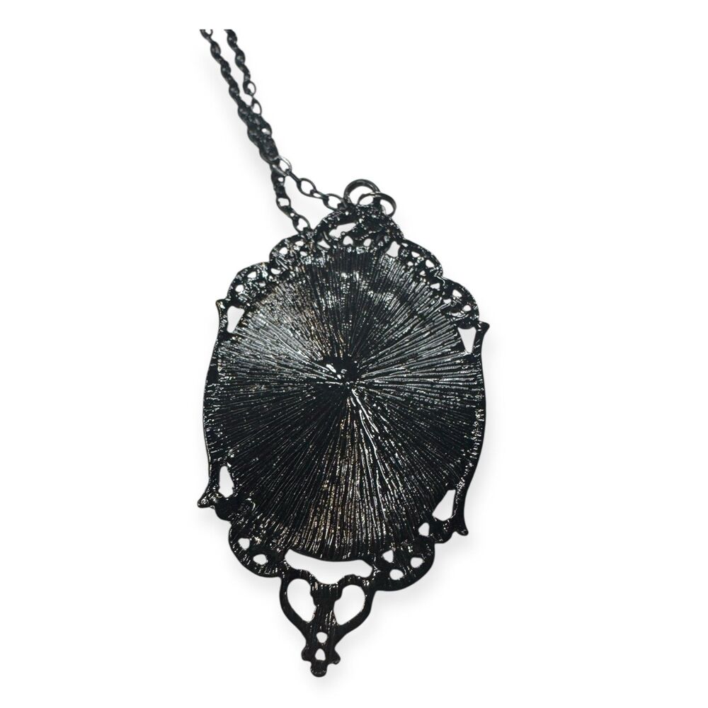 Disney‎ Sleeping Beauty Poison Apple Necklace Snow White Pendant Halloween - Picture 4 of 4